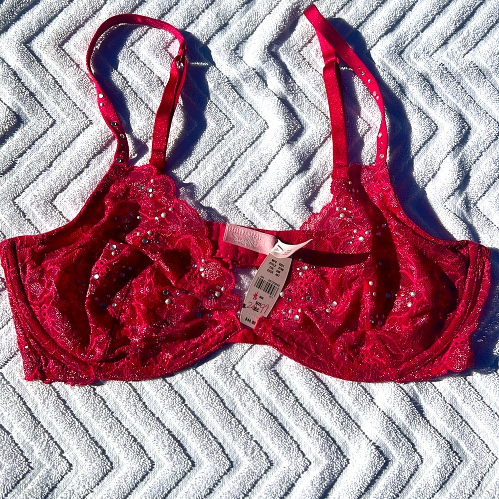 NWT Victoria Secret lace & embellishment bra size 36C